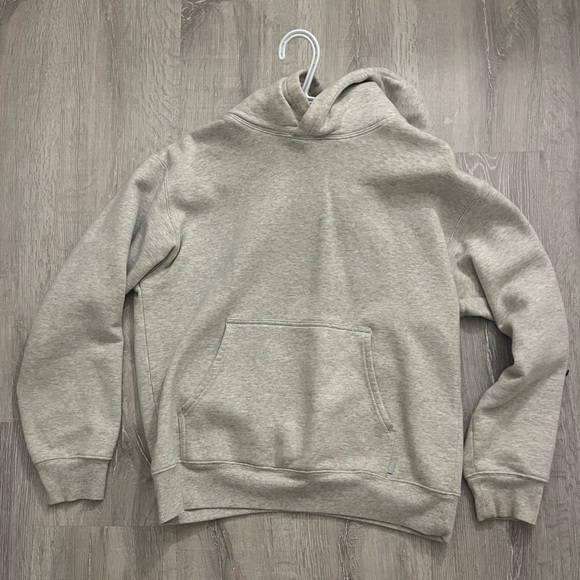 TNA Tops - ARITZIA light heather grey hoodie